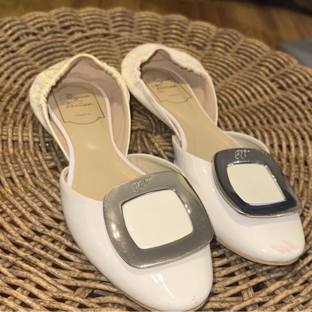 Roger Vivier Cream Flats with Silver Accent - Picture 2 of 3